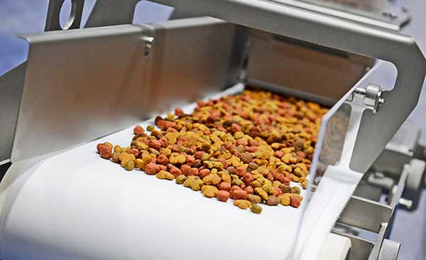 dog food production quality control in the factory